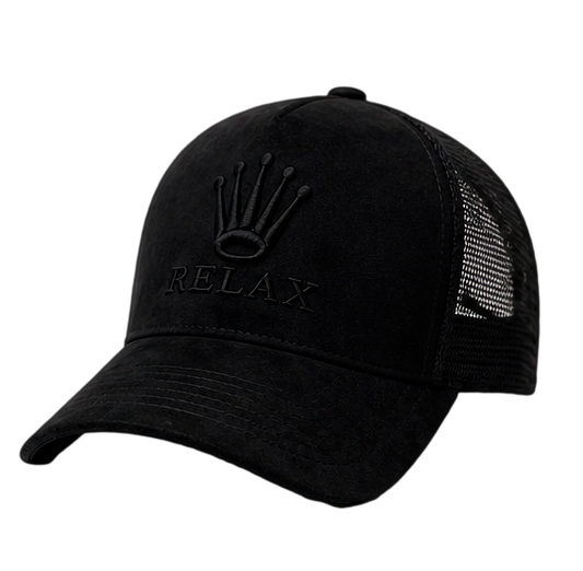 gorra de gamuza premium negra marca Lilmil con bordado de corona negra estilo streetwear