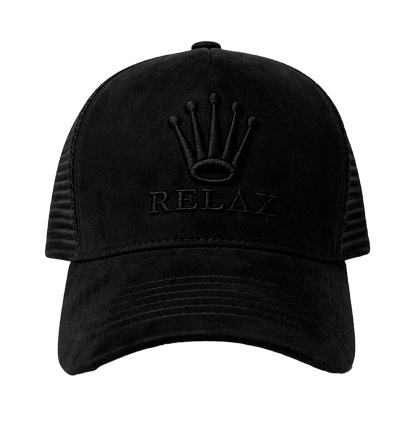 gorra de gamuza premium negra marca Lilmil con bordado de corona negra estilo streetwear