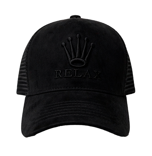 gorra de gamuza premium negra marca Lilmil con bordado de corona negra estilo streetwear