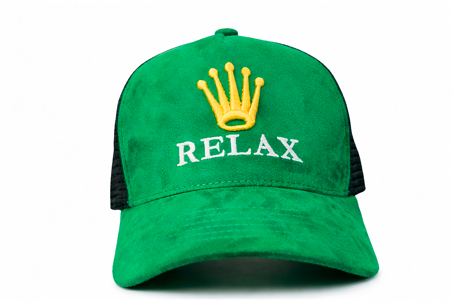 gorra de gamuza premim verde marca Lilmil con bordado de corona dorada estilo streetwear